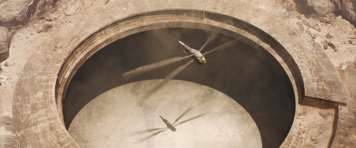 Ornithopter leaving research station in Dune (2021) movie
